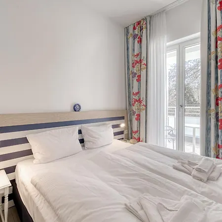 Bernstein An Der Seebruecke Zingst