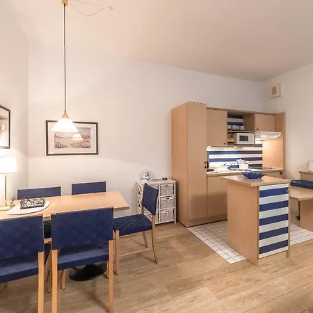 Bernstein An Der Seebruecke Zingst